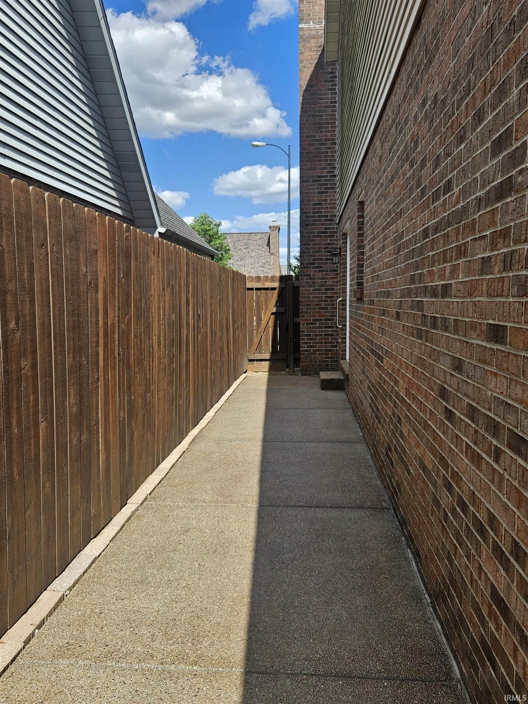 Single Family 2BR 2BA - 215 Shane Court, Evansville, IN