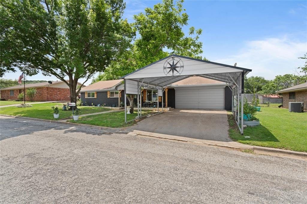 Single Family 4BR 2BA - 919 S Avenue N, Clifton, TX
