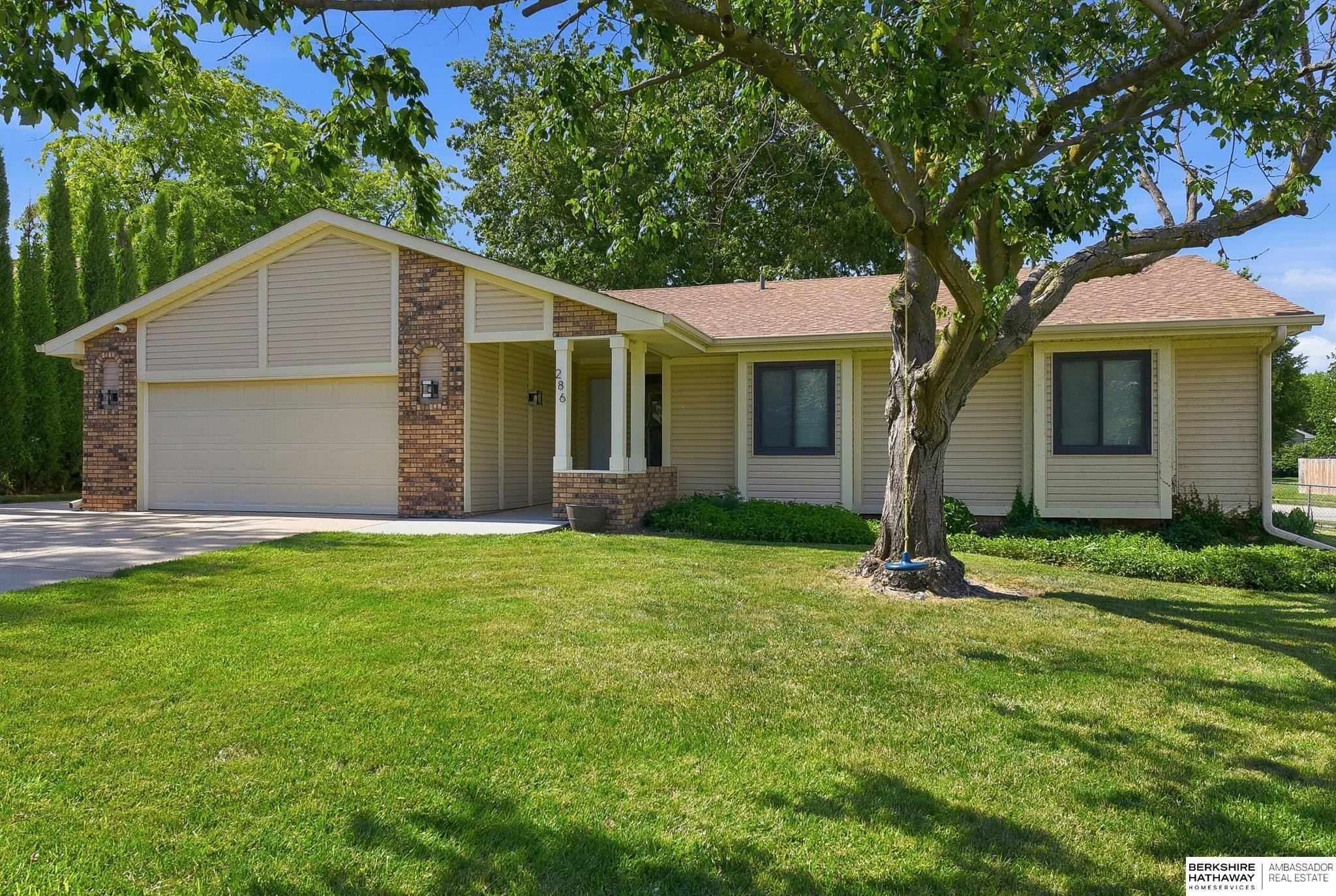 Single Family 3BR 3BA - 286 Concord Circle, Papillion, NE