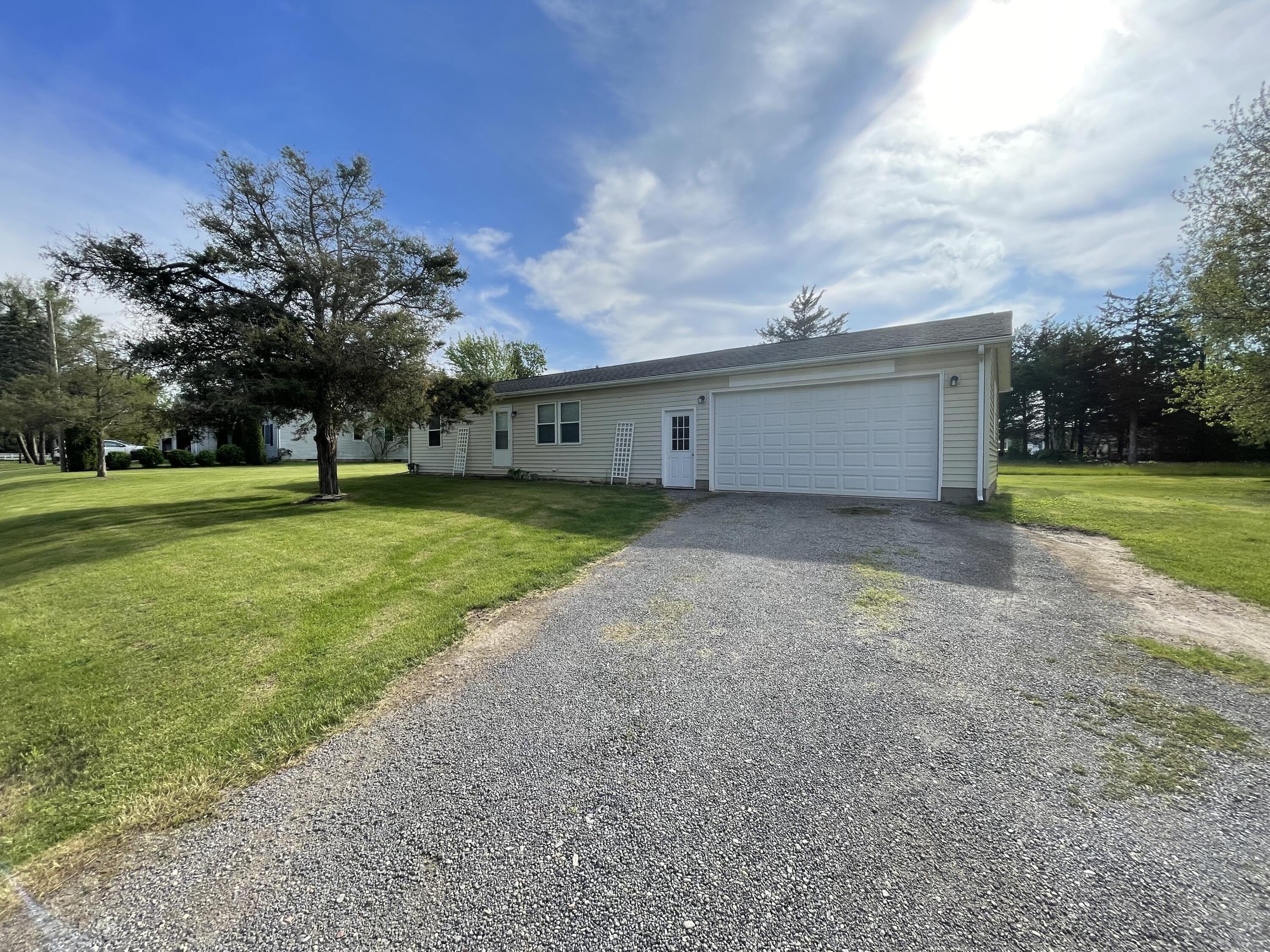 Single Family 2BR 1BA - 12912 Kelley Road, Brooklyn, MI