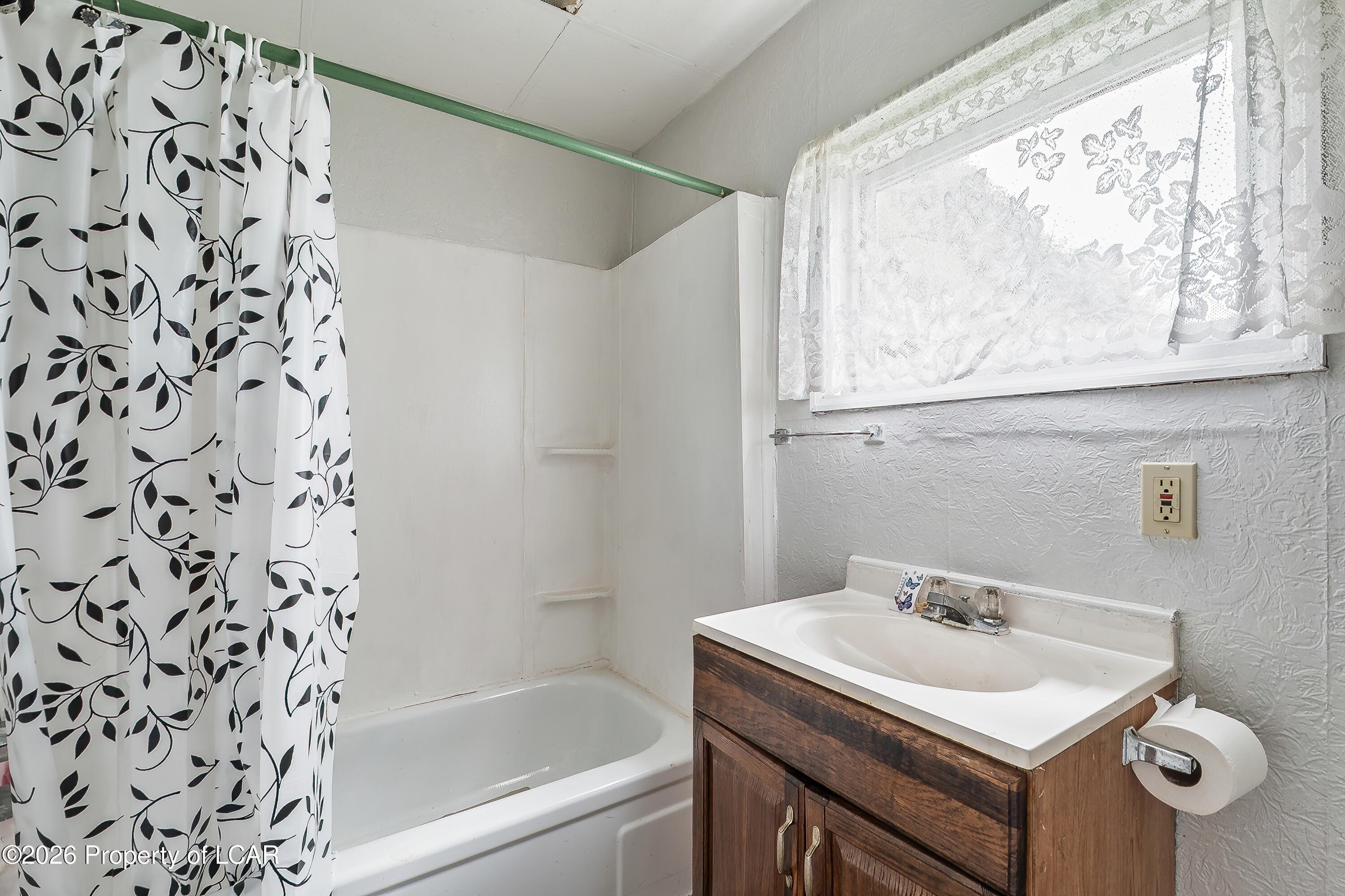 Single Family 2BR 1BA - 1872 Sullivan Trail, Pittston, PA