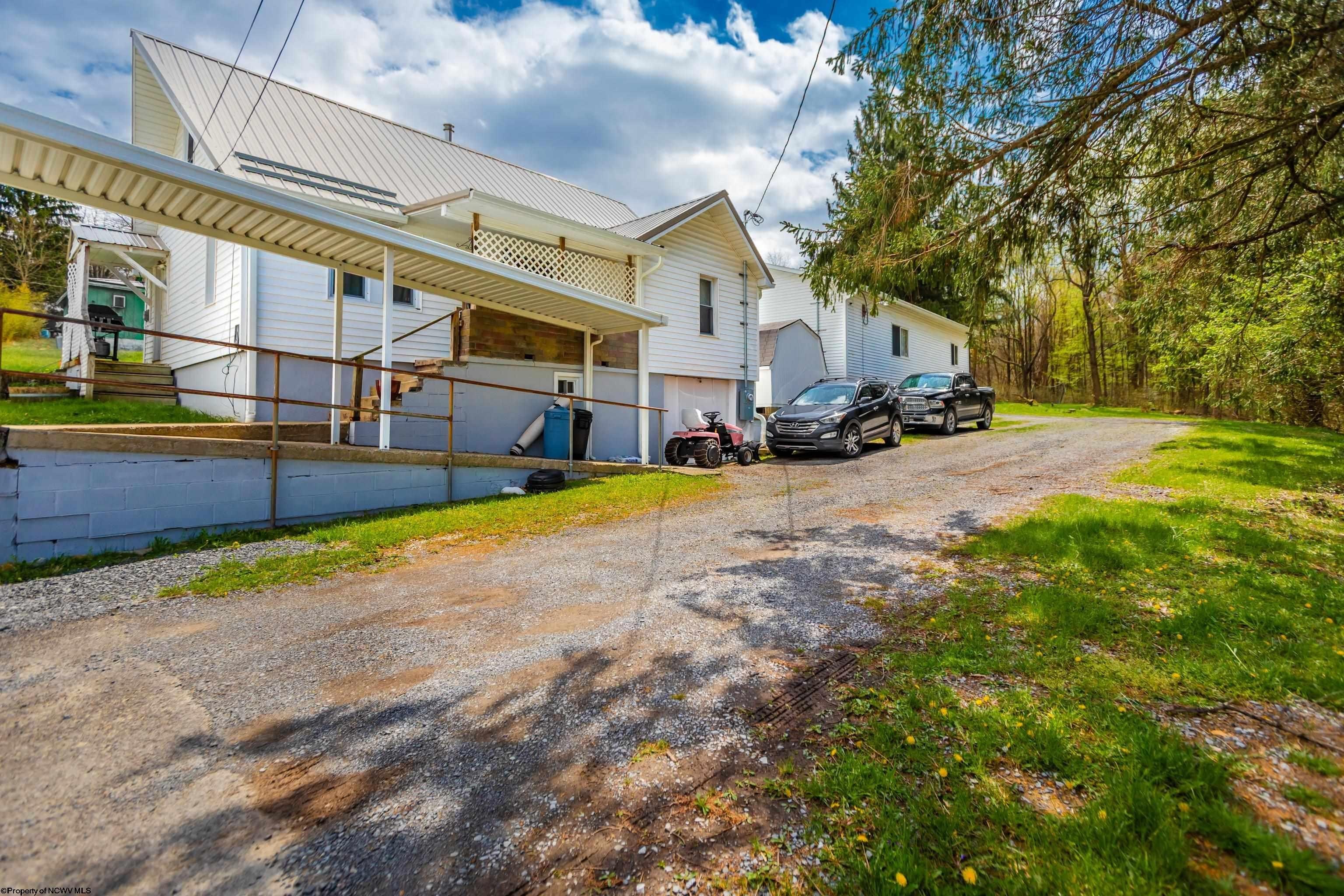 Single Family 3BR 1BA - 690/692 Beulah Road, Morgantown, WV