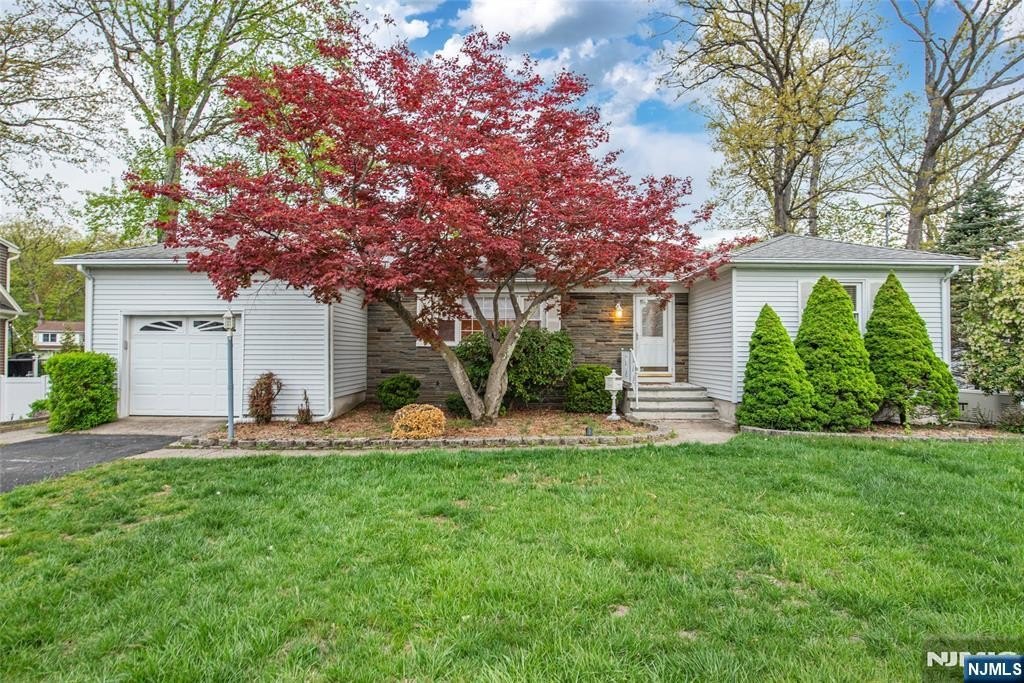 Single Family 4BR 3BA - 51 Chestnut Drive, Wayne, NJ