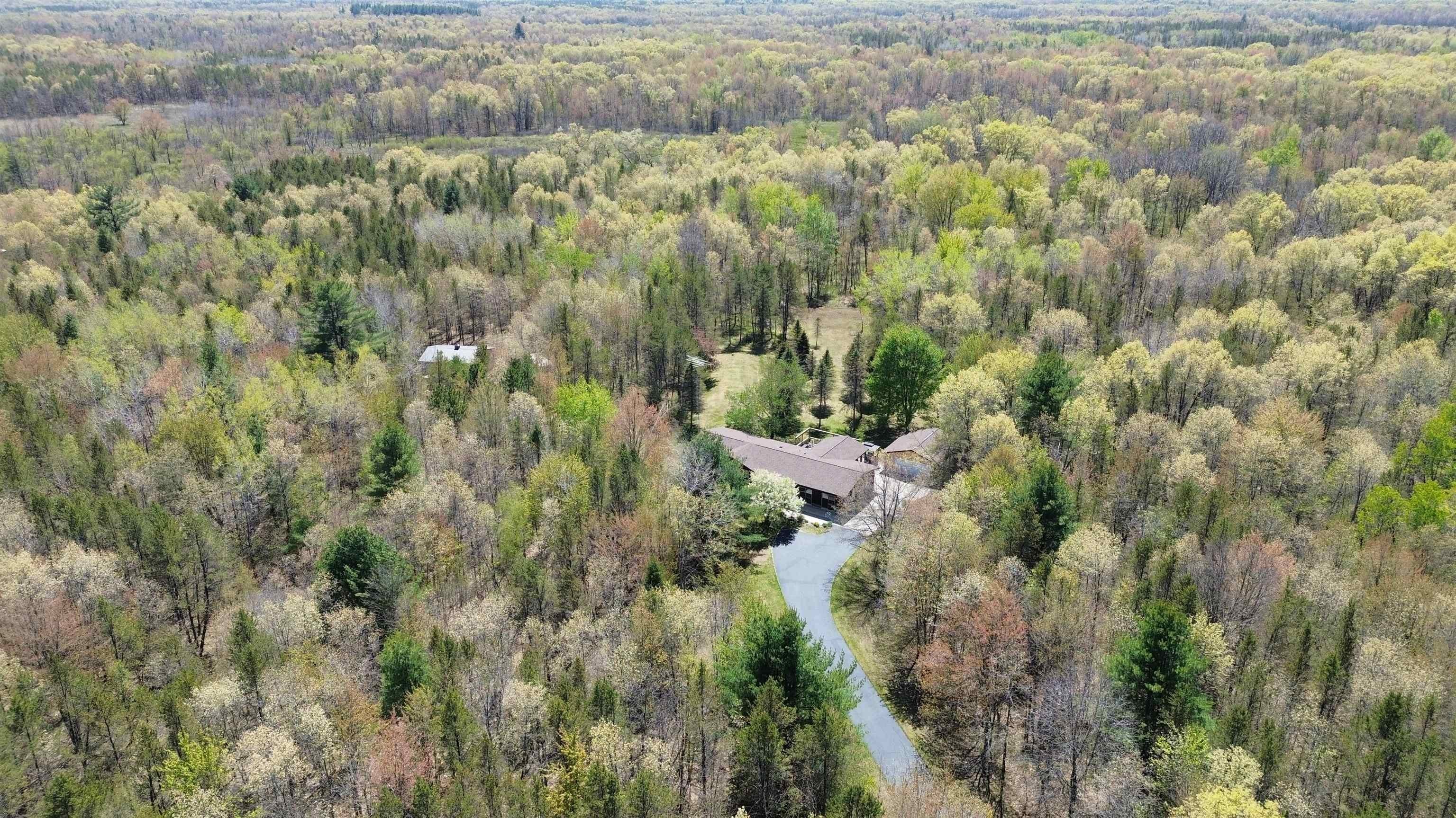 Single Family 6BR 3BA - W6467 39th Street, New Lisbon, WI
