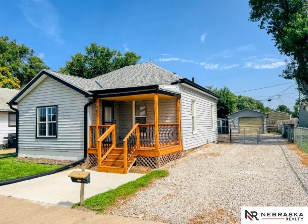 Single Family 3BR 2BA - 1806 Ave C, Council Bluffs, IA