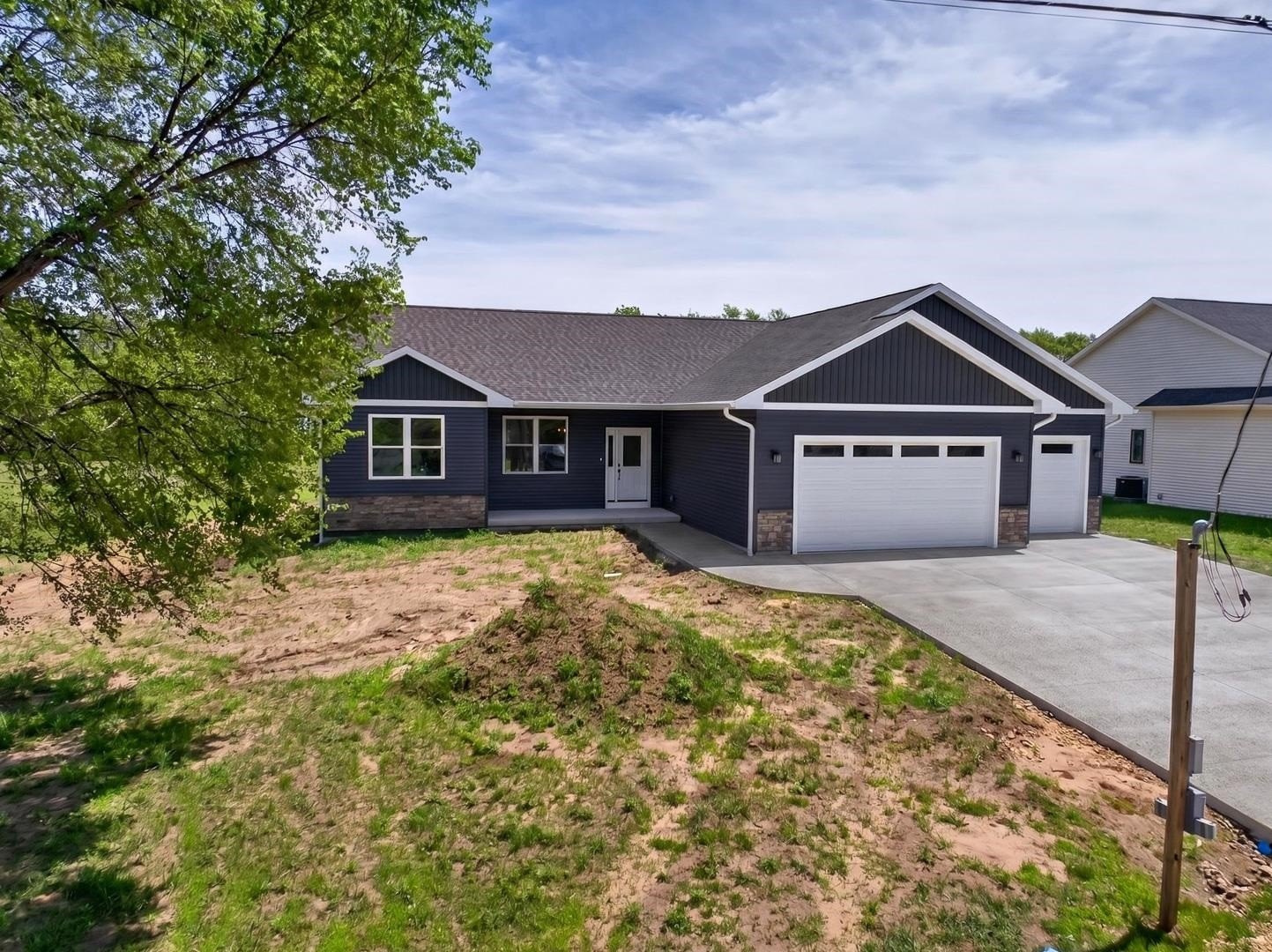 Single Family 3BR 2BA - 2004 W 4th Avenue, Brodhead, WI