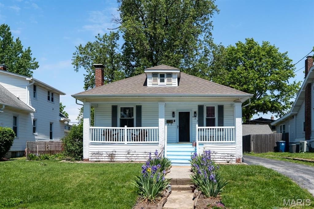 Single Family 2BR 1BA - 823 Douglas Street, Alton, IL