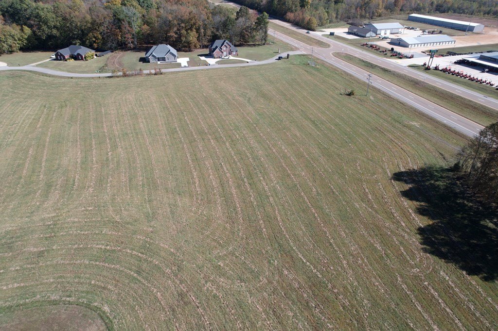 Single Family - Barrington Ln, PARIS, TN