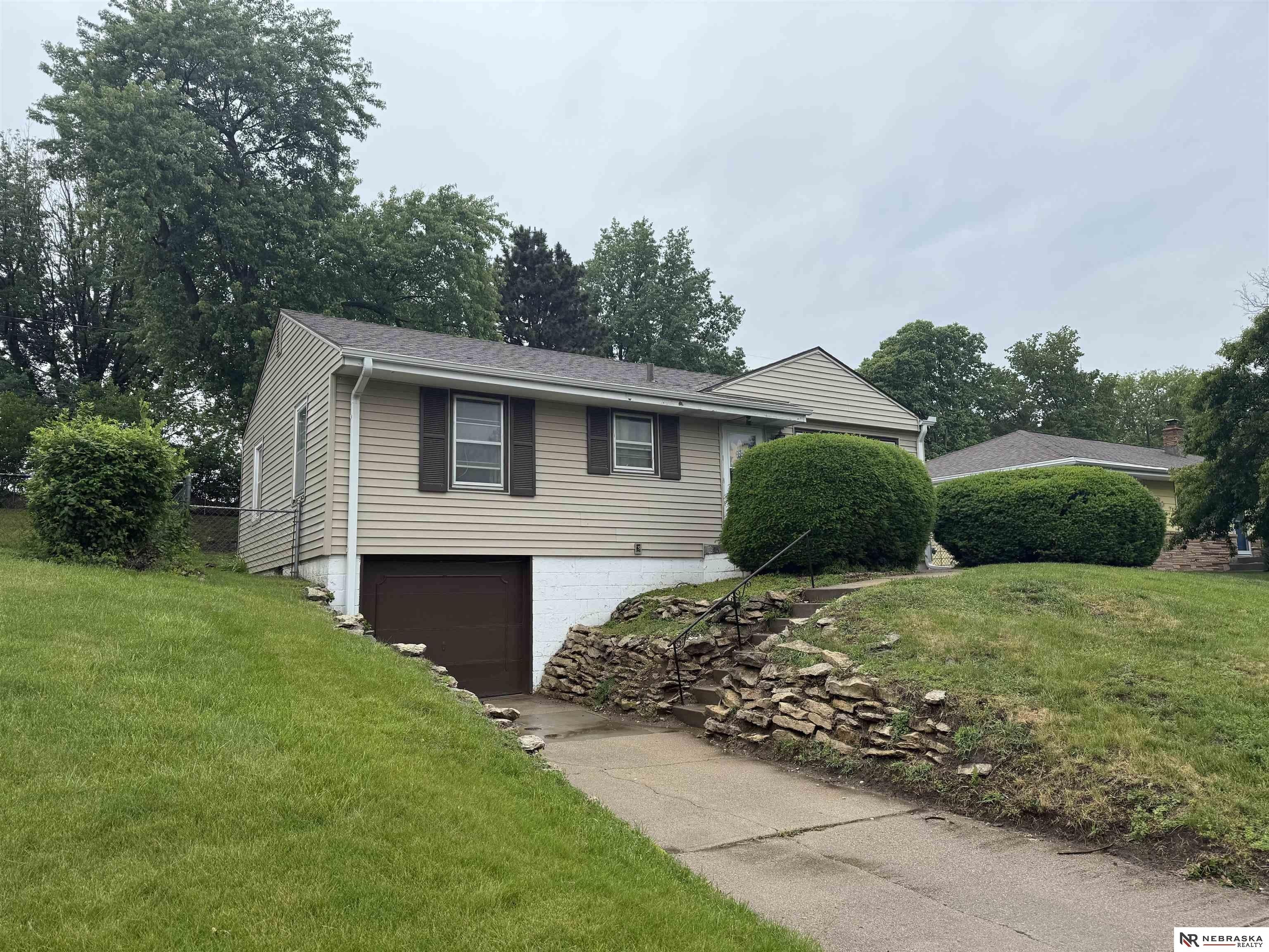 Single Family 3BR 1BA - 2820 S 76th Avenue, Omaha, NE