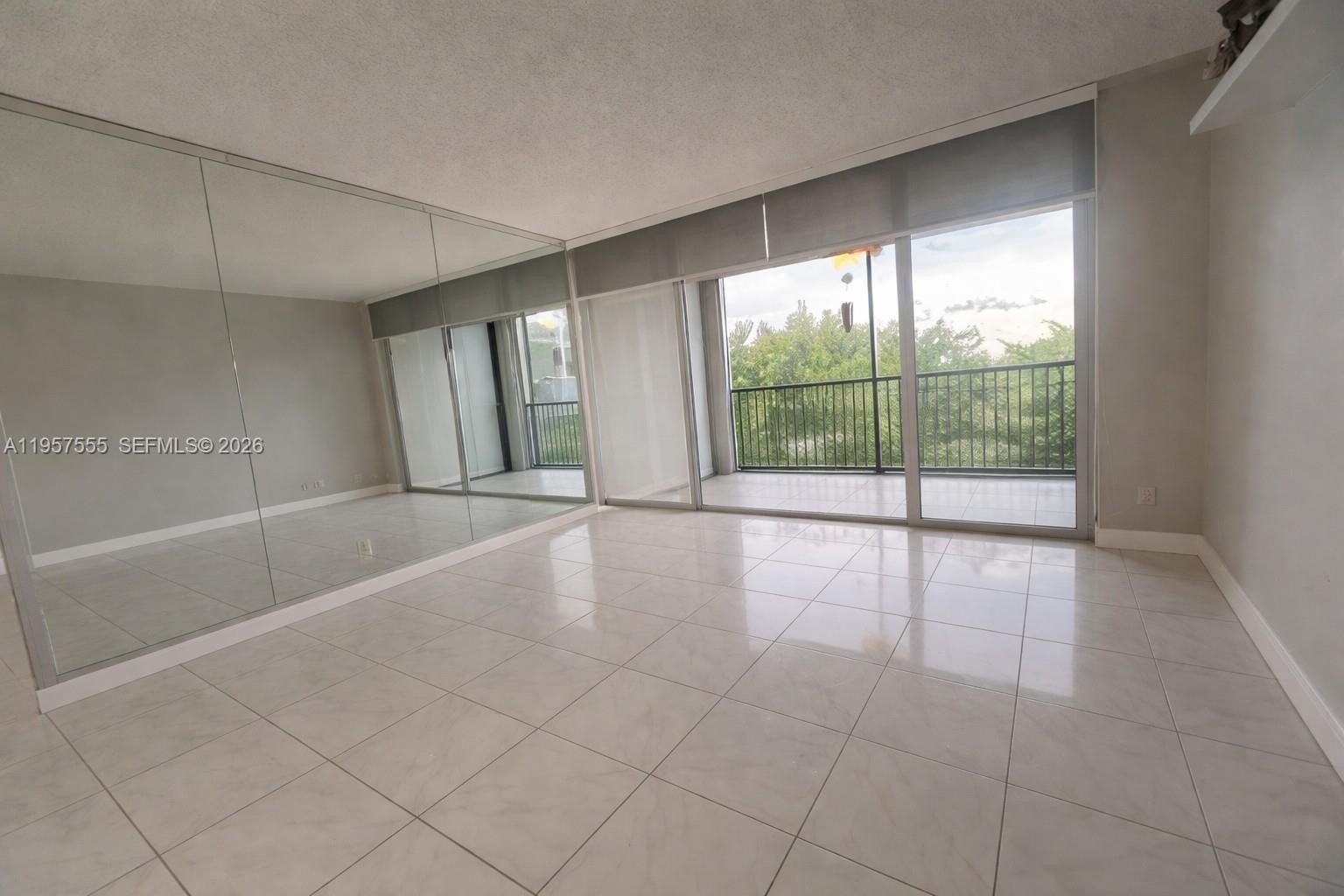 Condo 2BR 2BA - 3910 Inverrary Blvd, Fort Lauderdale, FL