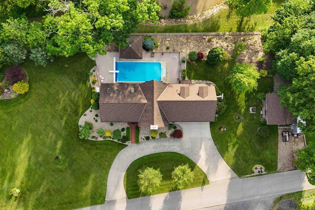 Single Family 4BR 4BA - 714 Poe Rd., Bucyrus, OH