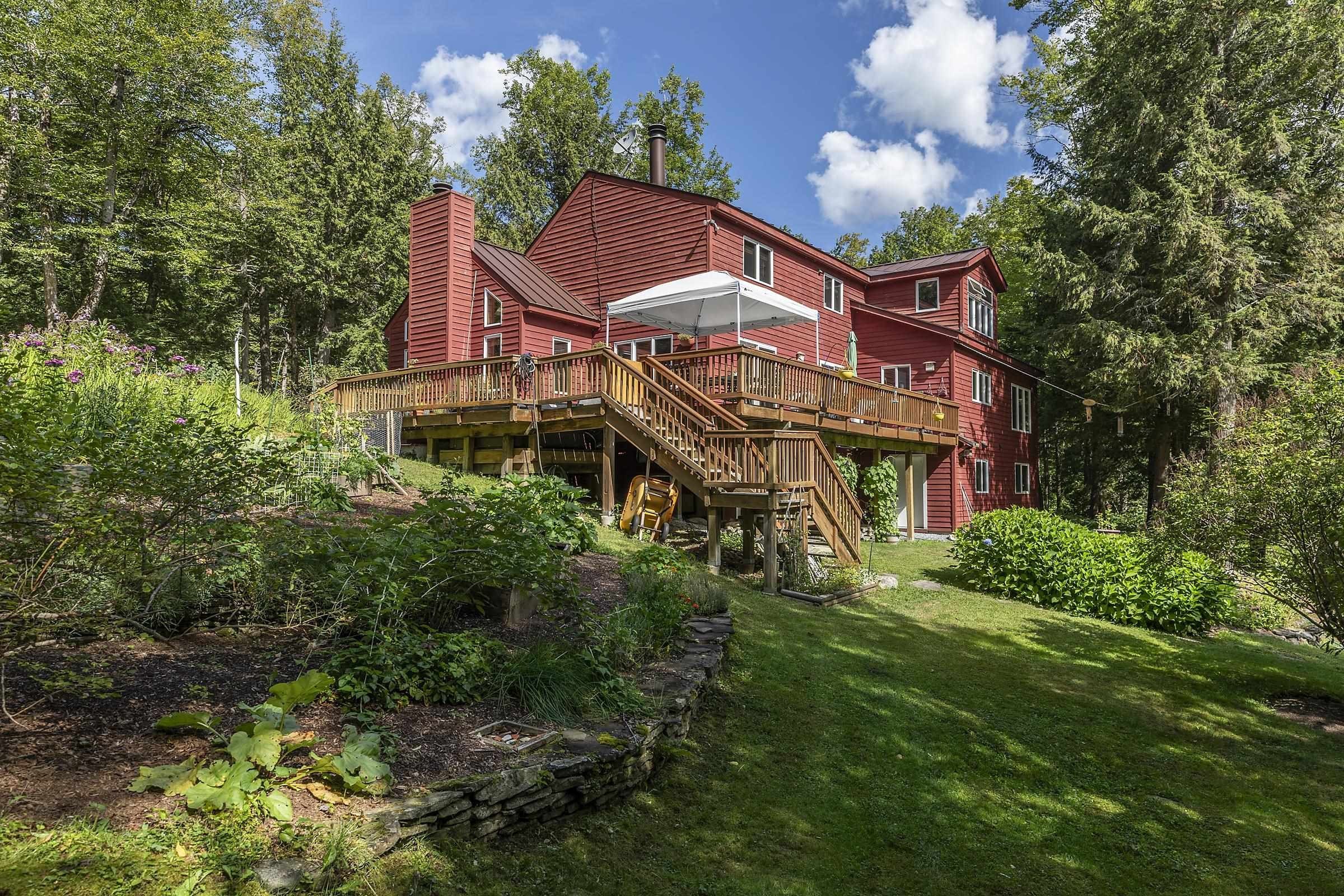 Single Family 4BR 3BA - 70 Hunter Lane, Jamaica, VT