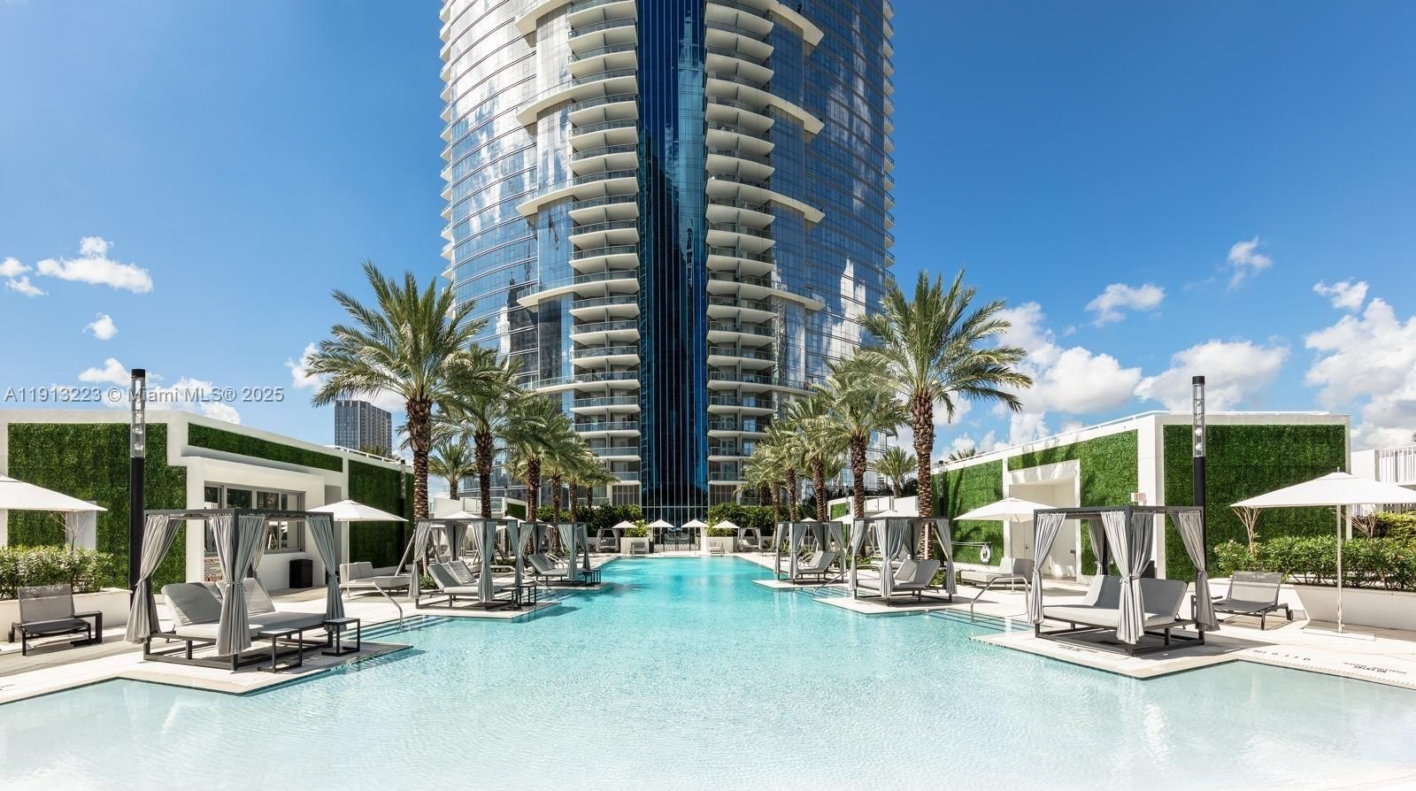 Condo 3BR 4BA - 851 NE 1st Ave, Miami, FL