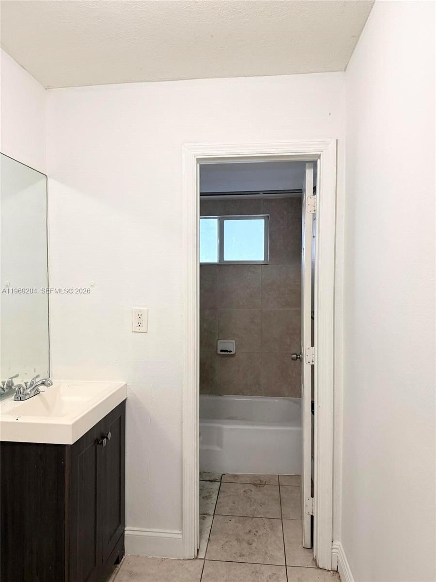 Condo 1BR 1BA - 4271 NW 5th St, Plantation, FL