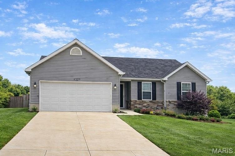 Single Family 4BR 2BA - 1627 Saint Charles Drive, Hillsboro, MO
