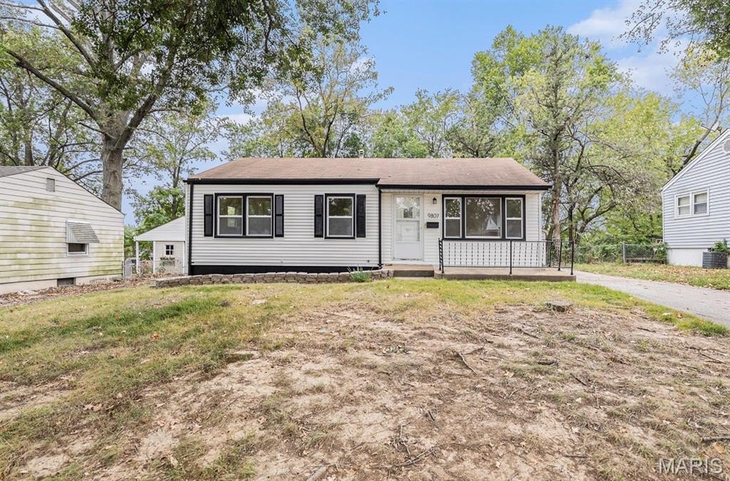 Single Family 3BR 2BA - 9807 Eastdell Dr, St Louis, MO