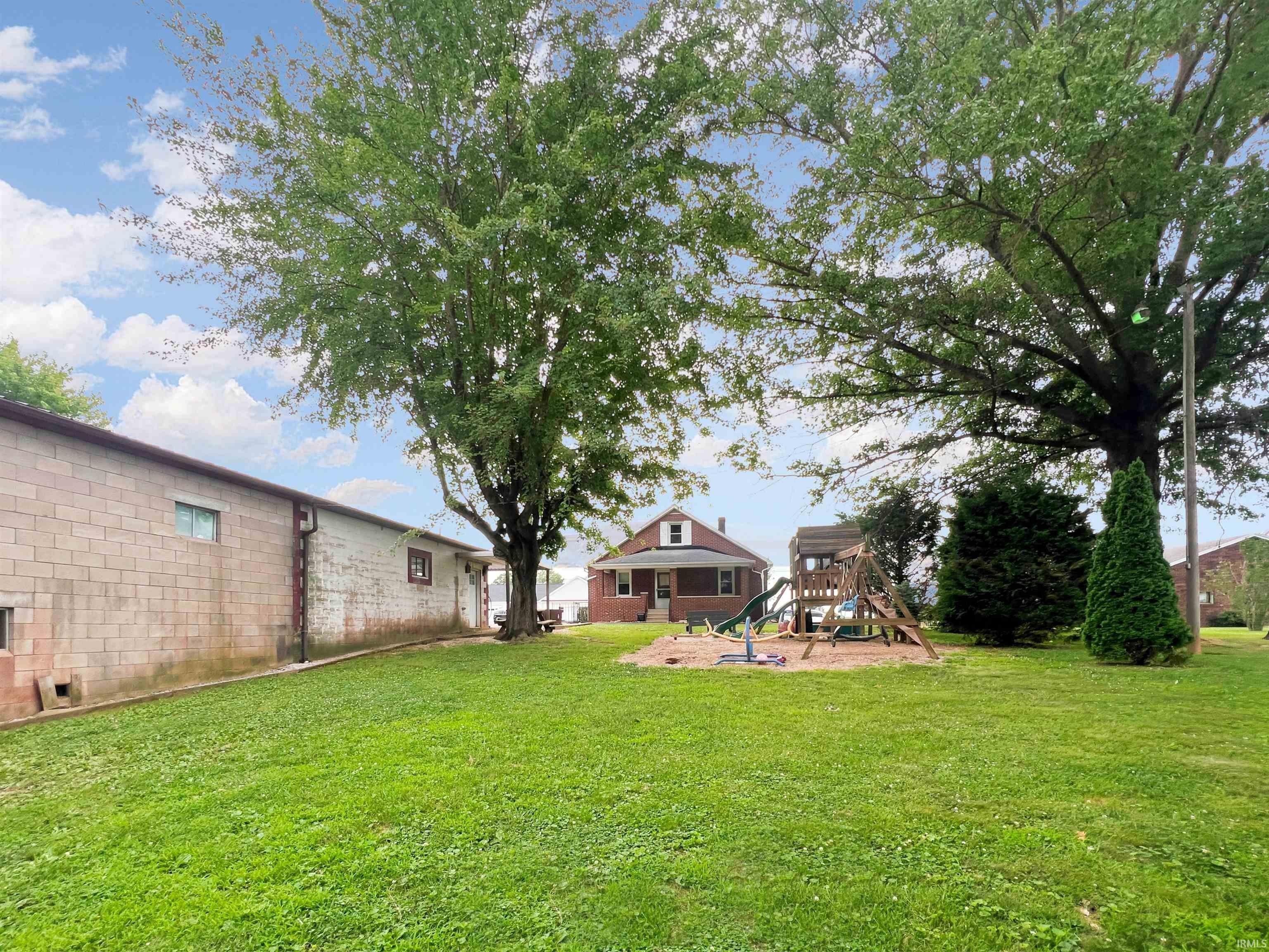 Single Family 3BR 3BA - 2090 N Shamrock Lane, Jasper, IN
