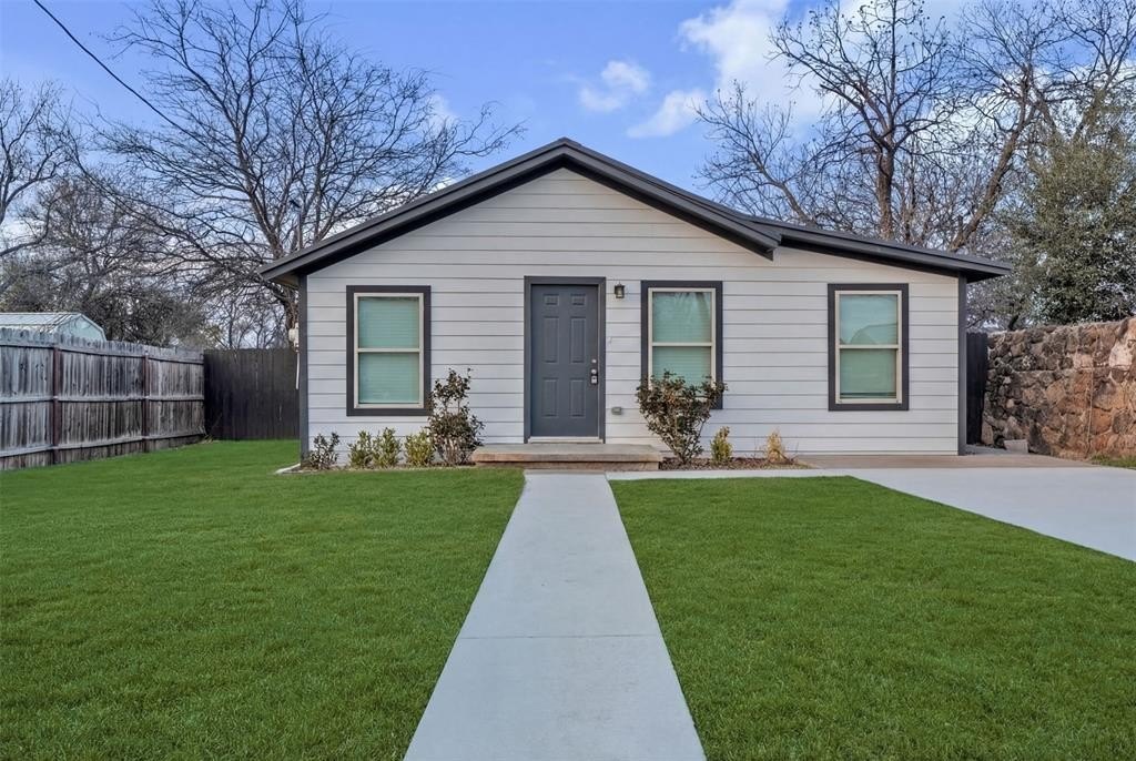 Single Family 3BR 2BA - 1014 W Archer Street, Jacksboro, TX