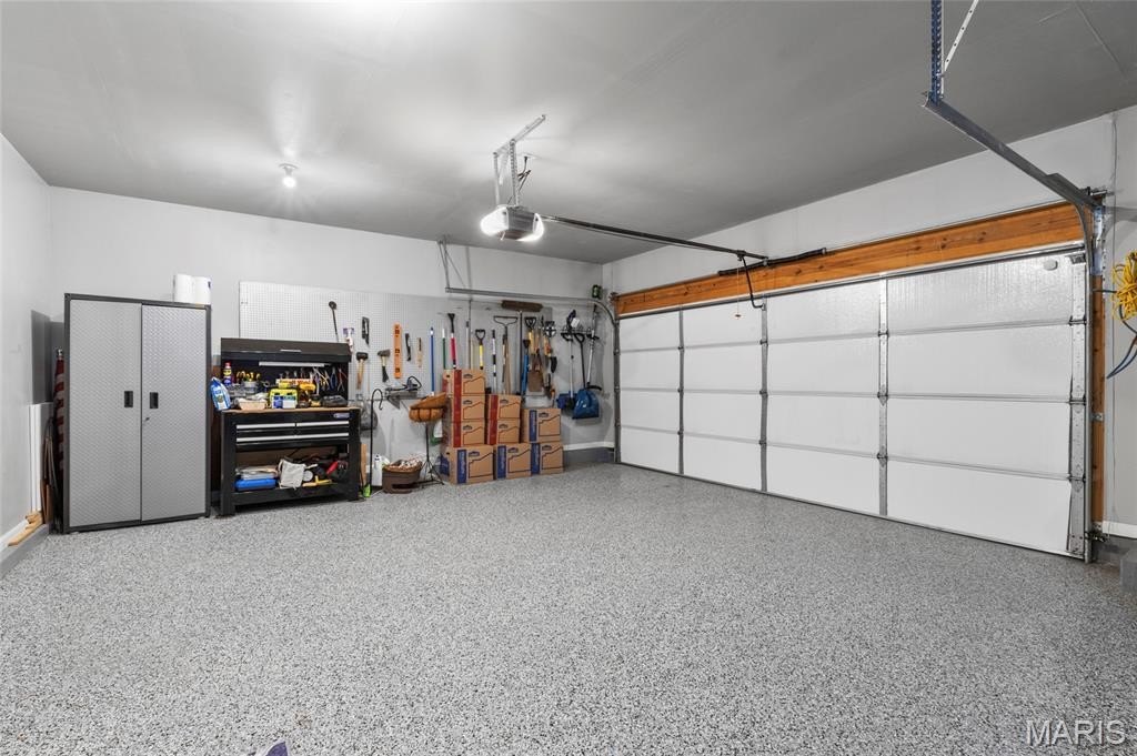 Single Family 4BR 3BA - 2727 Red Maple Drive, Barnhart, MO
