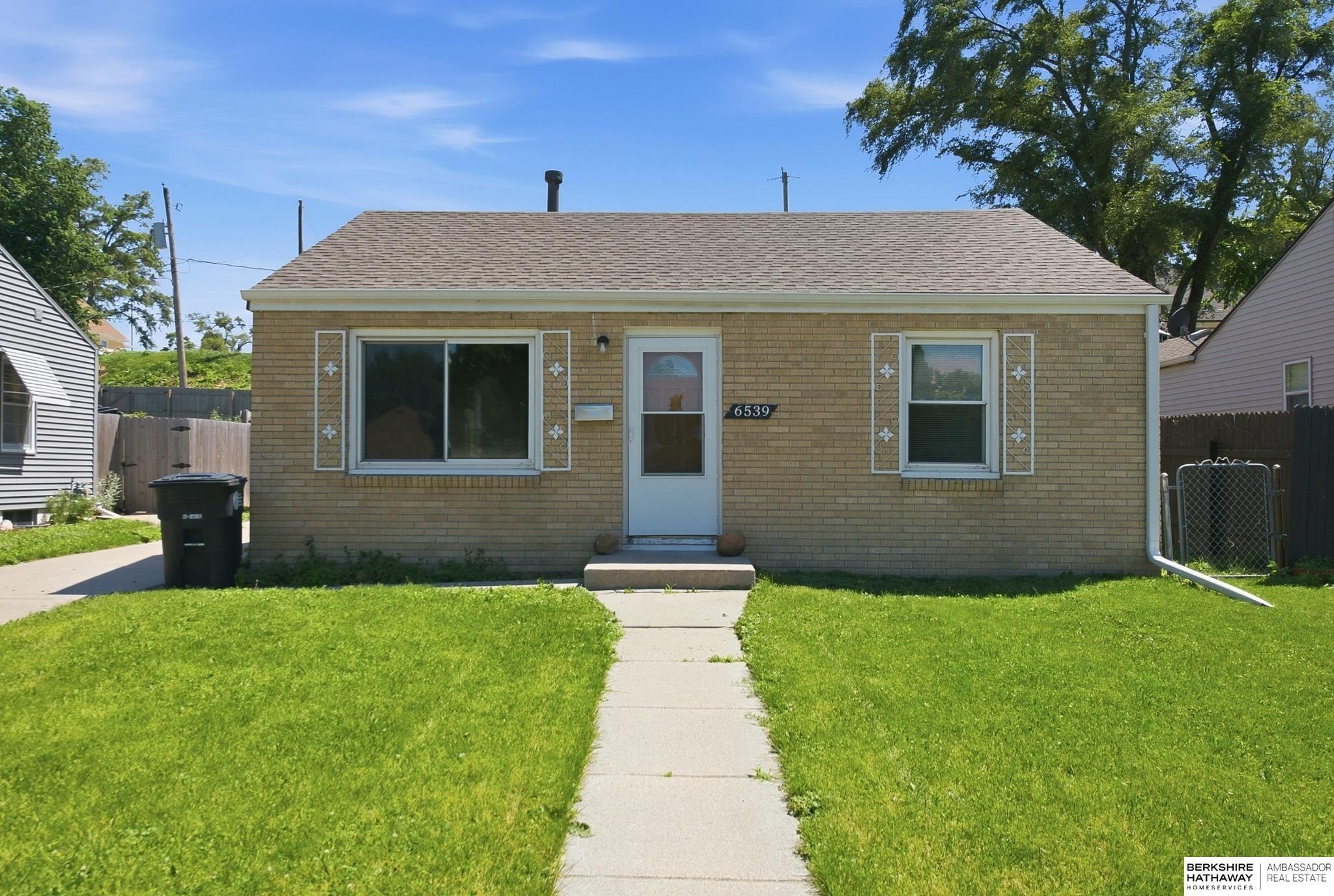 Single Family 2BR 1BA - 6539 Binney Street, Omaha, NE