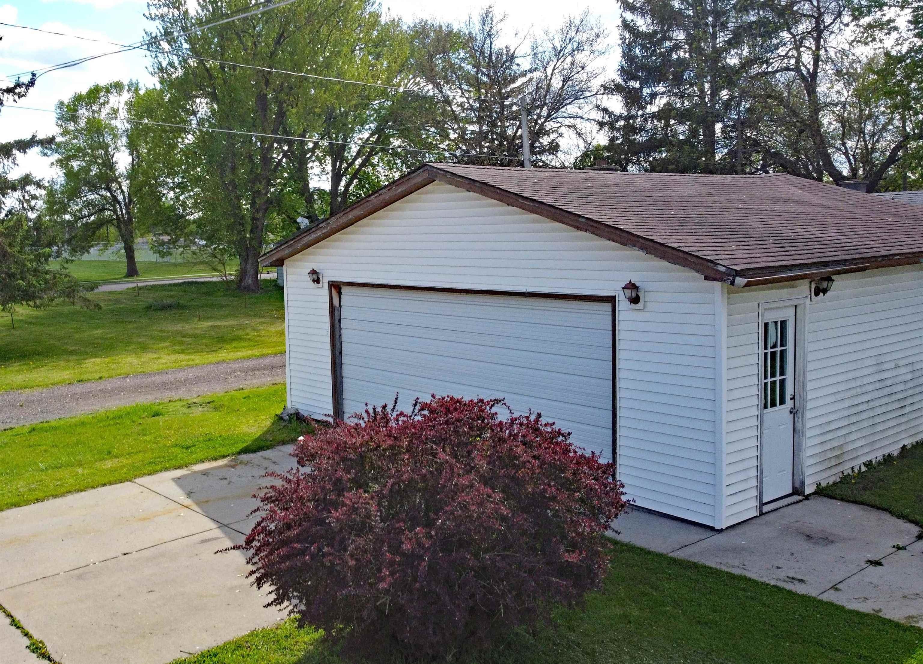 Single Family 2BR 1BA - 720 LaCrosse Street, Mauston, WI