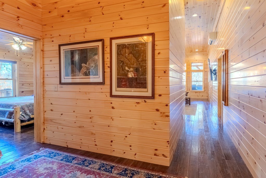 Single Family 4BR 6BA - 499 W Middle Creek, Otto, NC