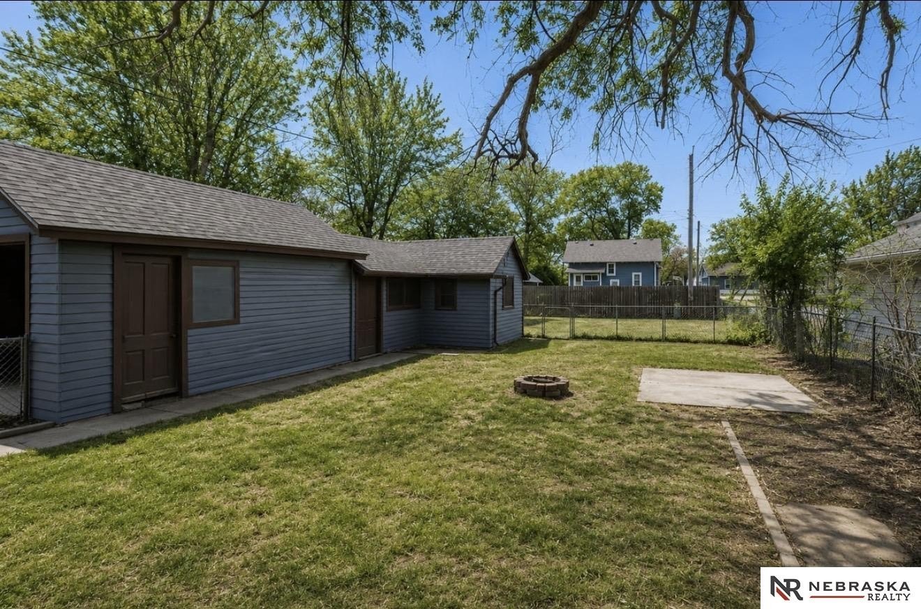 Single Family 2BR 1BA - 643 W 6th Street, York, NE