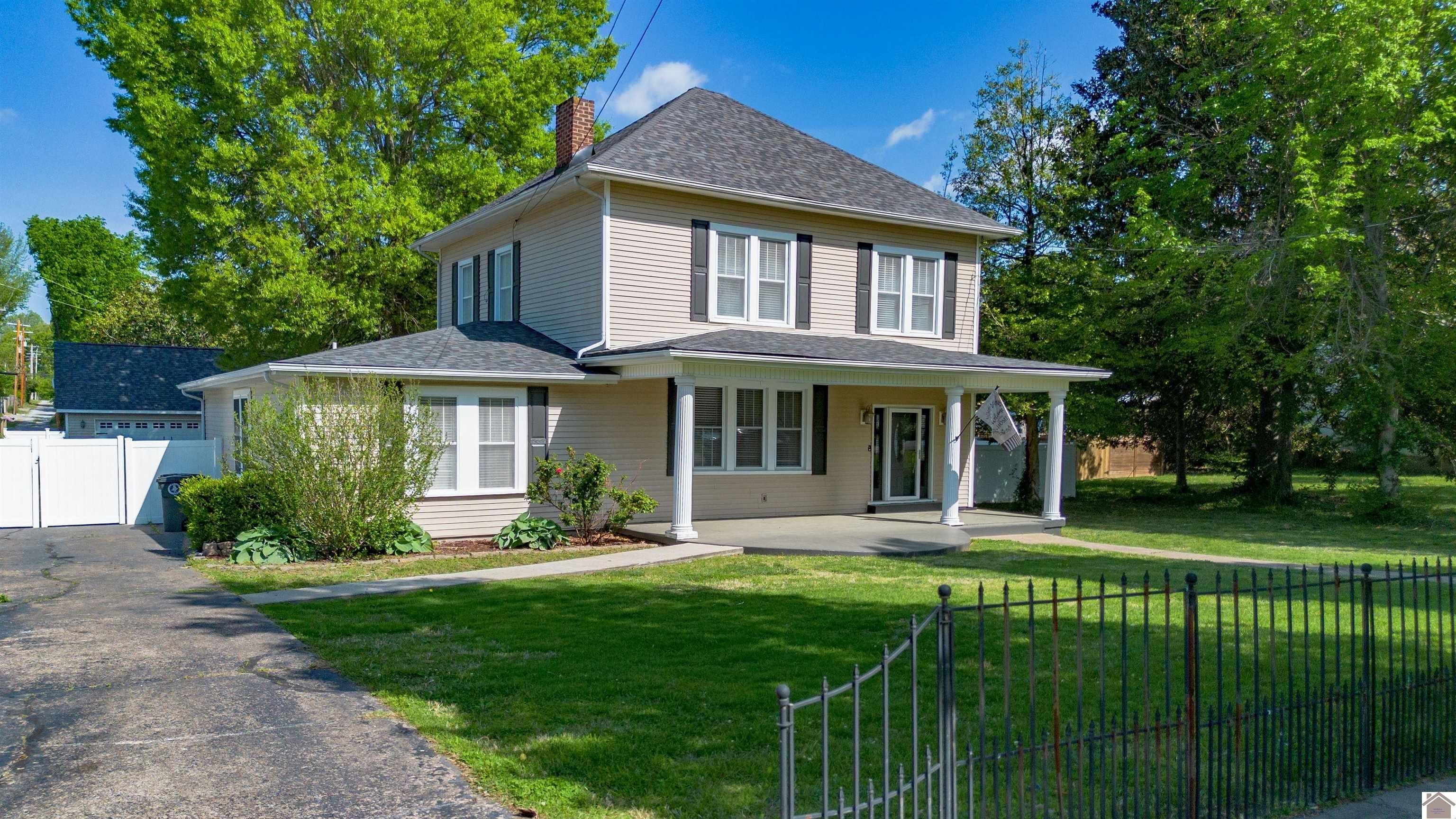 Single Family 4BR 2BA - 3515 Central Avenue, Paducah, KY
