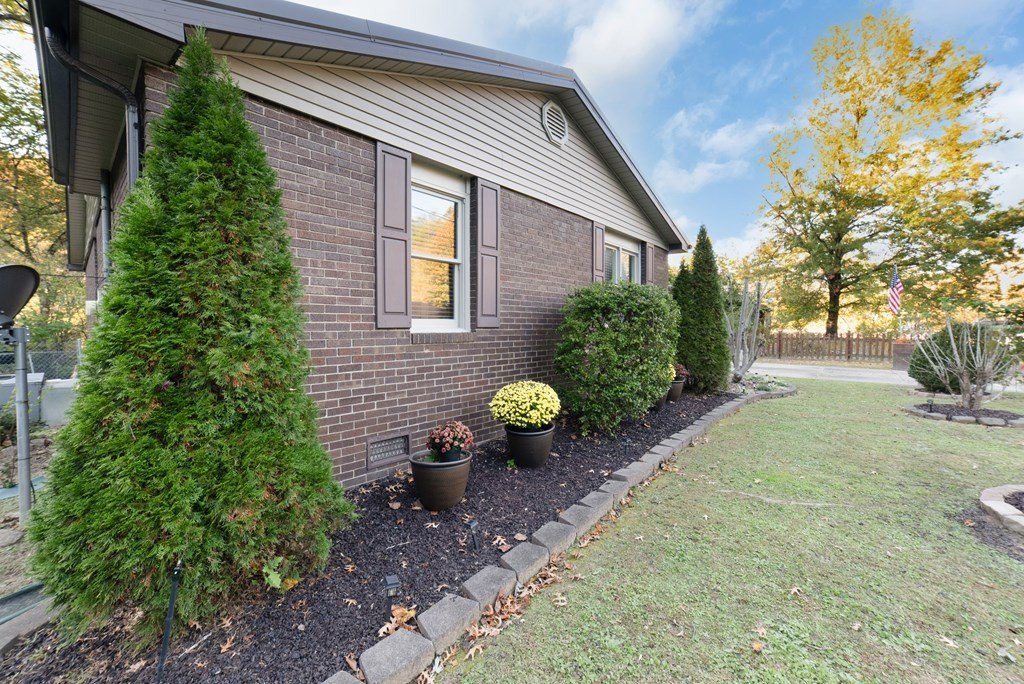 Single Family 3BR 2BA - 2731 40, Paintsville, KY