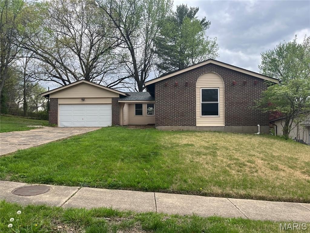 Single Family 3BR 2BA - 4484 Miletus Drive, Florissant, MO