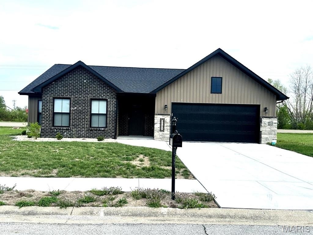 Single Family 3BR 2BA - 3752 Kristine Drive, Pontoon Beach, IL