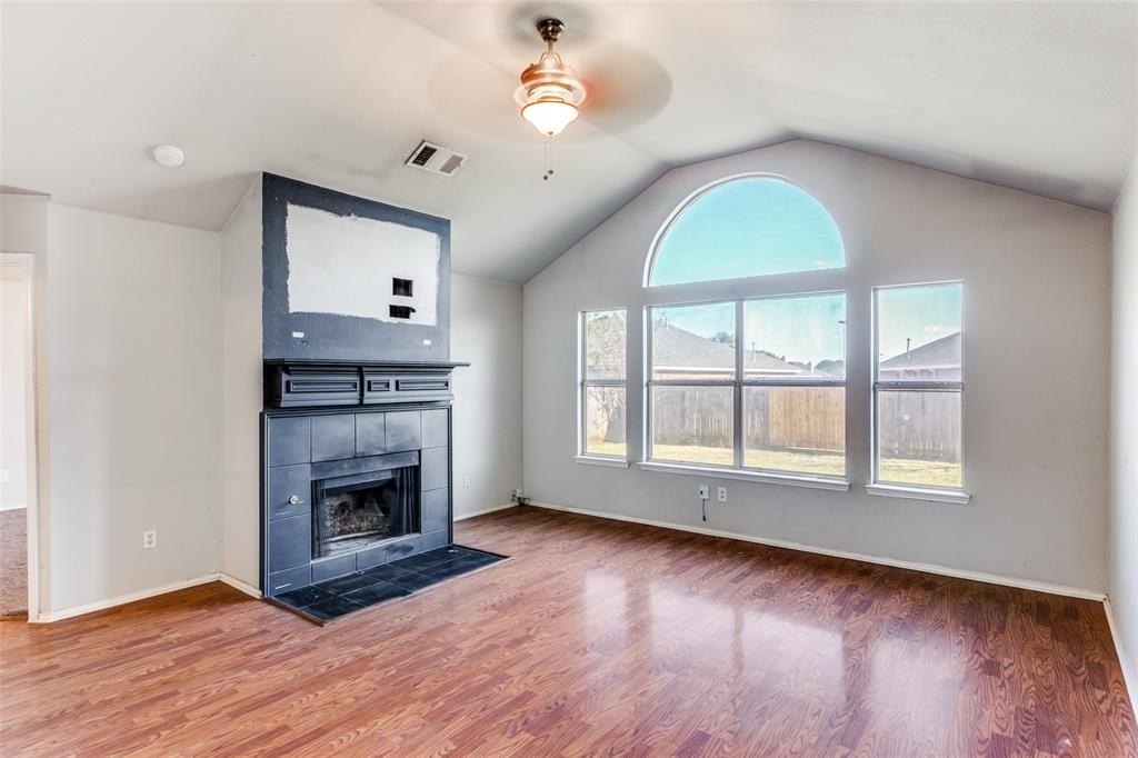 Single Family 4BR 3BA - 613 Prairie Gulch Drive, Fort Worth, TX