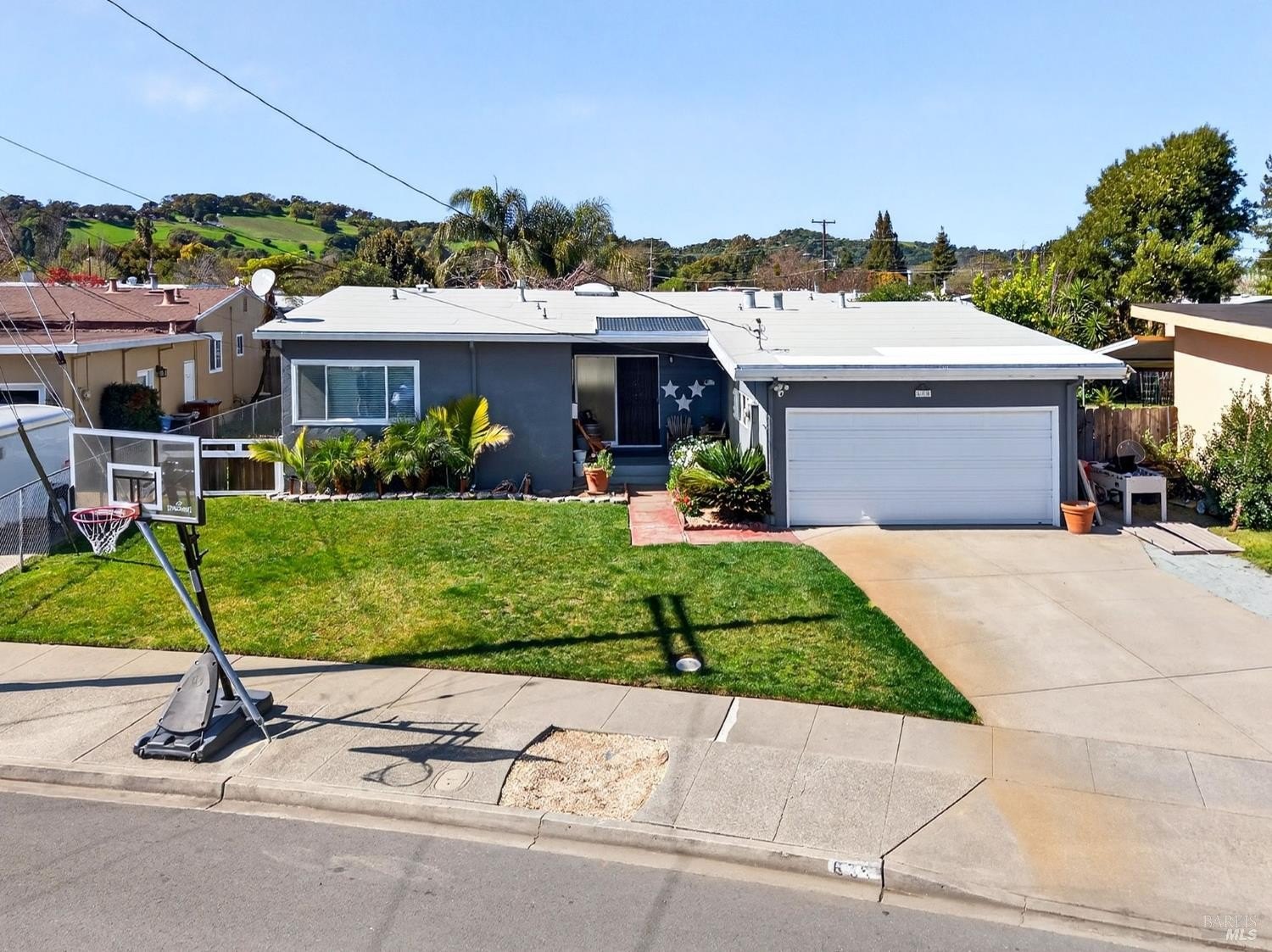 Single Family 3BR 2BA - 635 S Minahen Street, Napa, CA