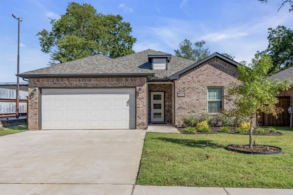 Single Family 3BR 2BA - 121 W Morton Street, Denison, TX