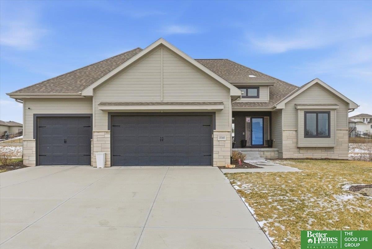 Single Family 6BR 3BA - 10360 S 103 Street, Papillion, NE