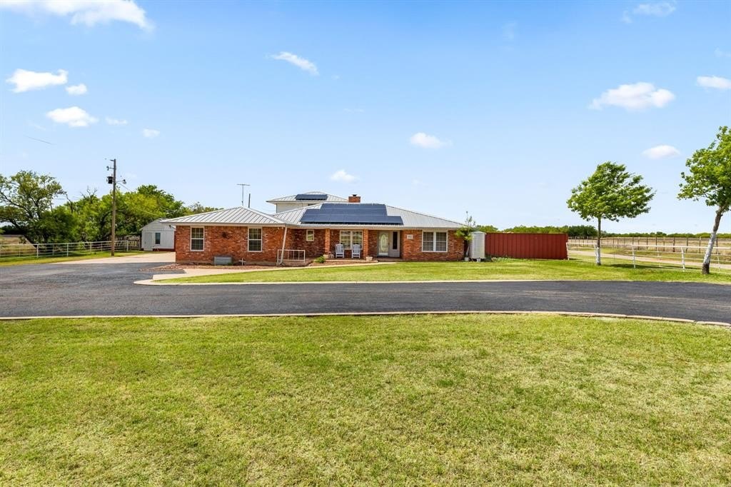 Single Family 4BR 3BA - 402 N FM 369, Pleasant Valley, TX