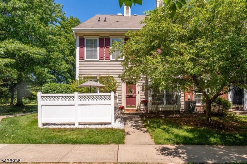 Single Family 2BR 3BA - 1719 Breckenridge Dr, Branchburg Twp., NJ
