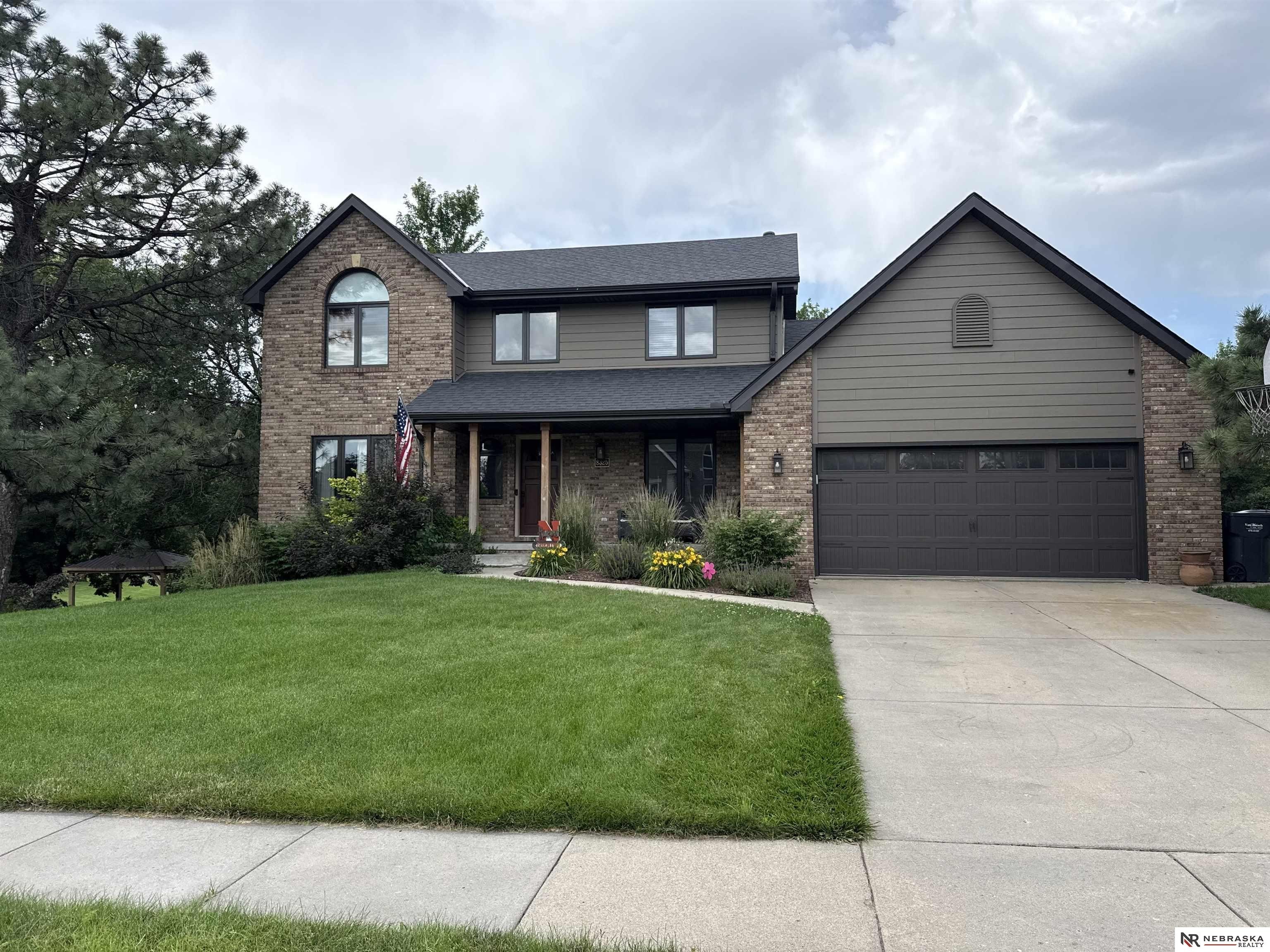 Single Family 5BR 4BA - 8325 Water Tower Court, Lincoln, NE