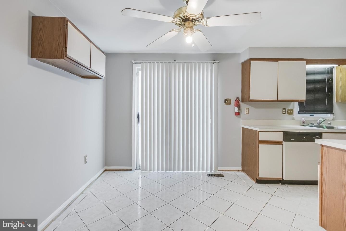 Single Family 4BR 4BA - 5308 WOODLAND BLVD, OXON HILL, MD