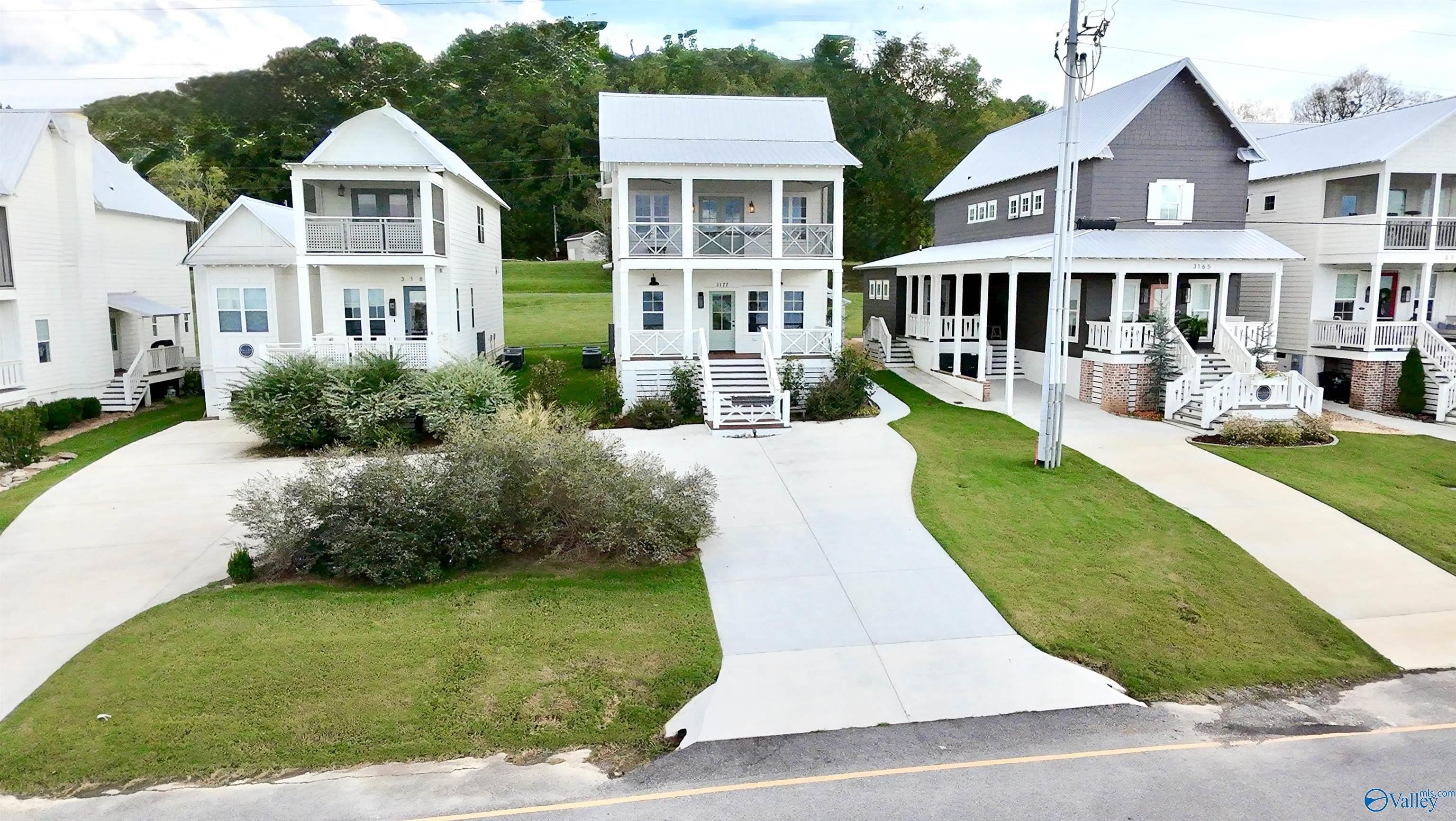 Single Family 4BR 3BA - 3177 Hardin Road, Guntersville, AL