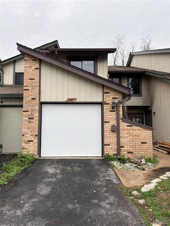 Single Family 3BR 3BA - 2042 Silent Spring Drive, Maryland Heights, MO