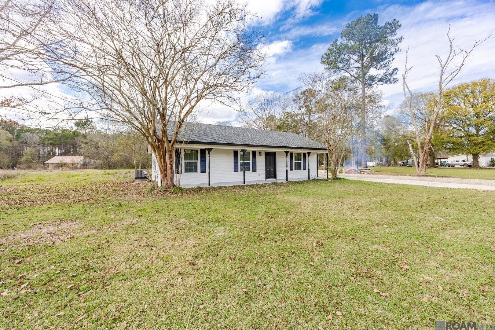 Single Family 3BR 2BA - 36855 Nicholas Dr, Walker, LA