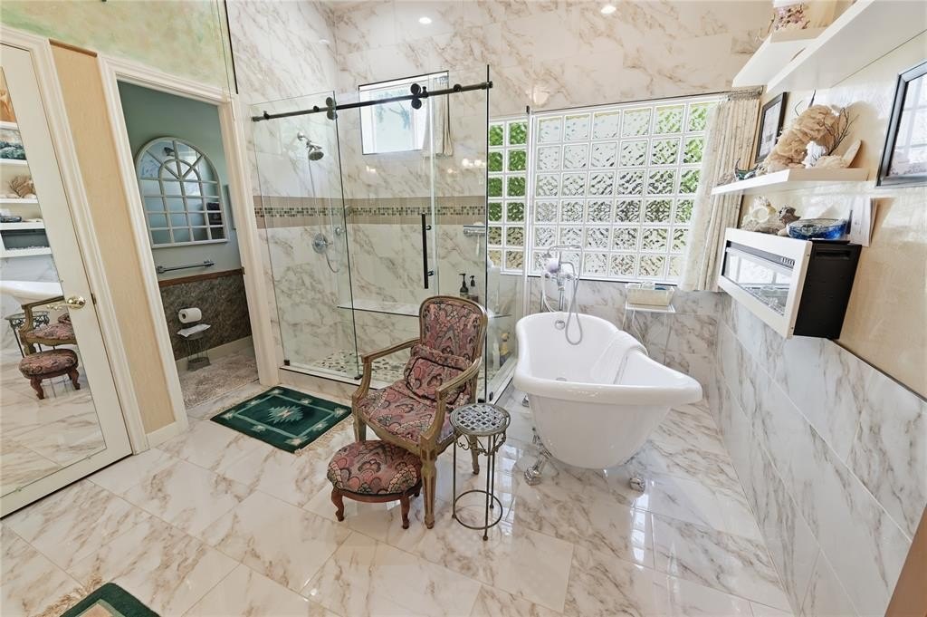 Single Family 3BR 3BA - 6008 Nutcracker Drive, Granbury, TX