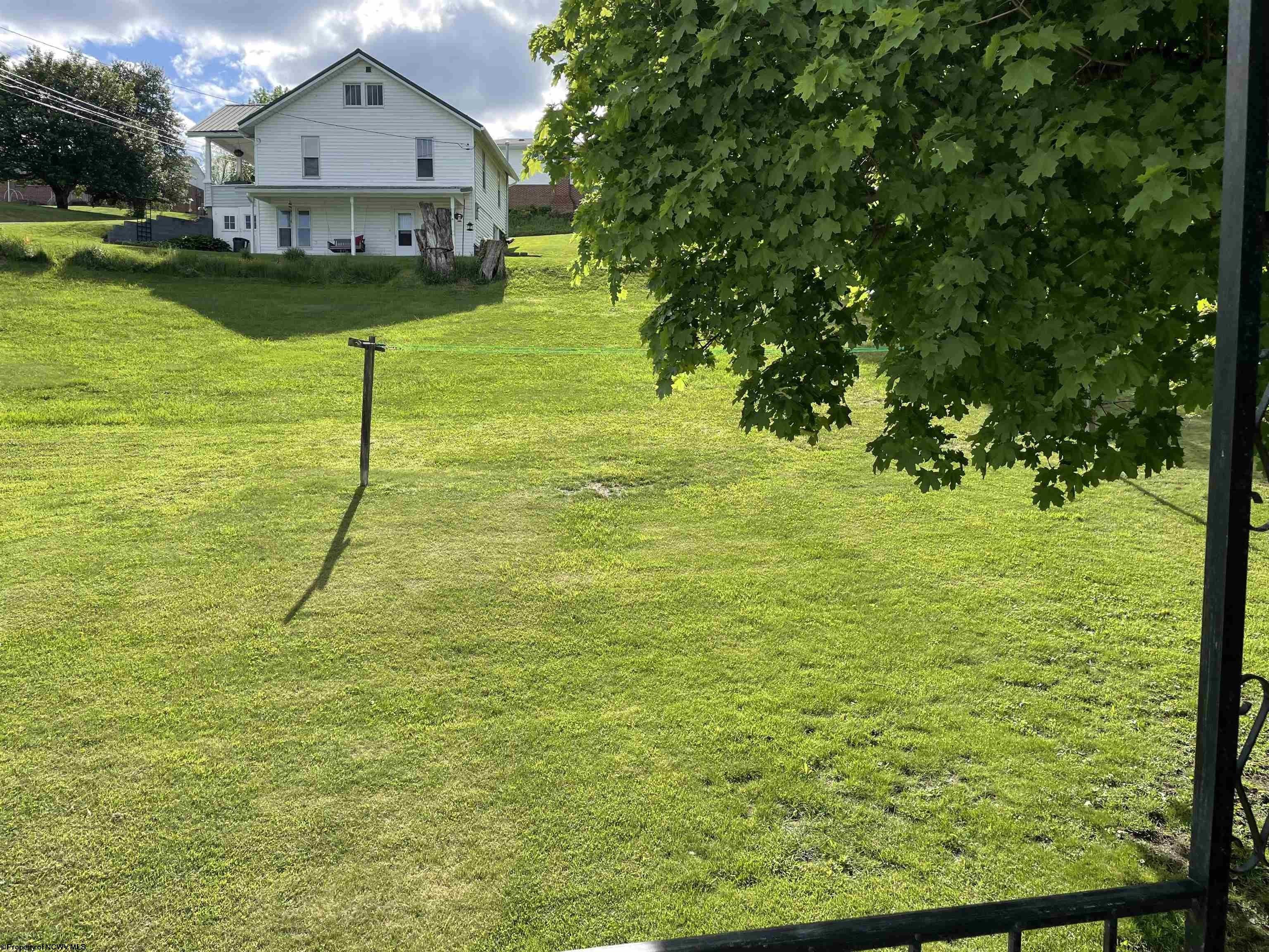 Single Family 1BR 1BA - 303 Morgantown Street, Kingwood, WV
