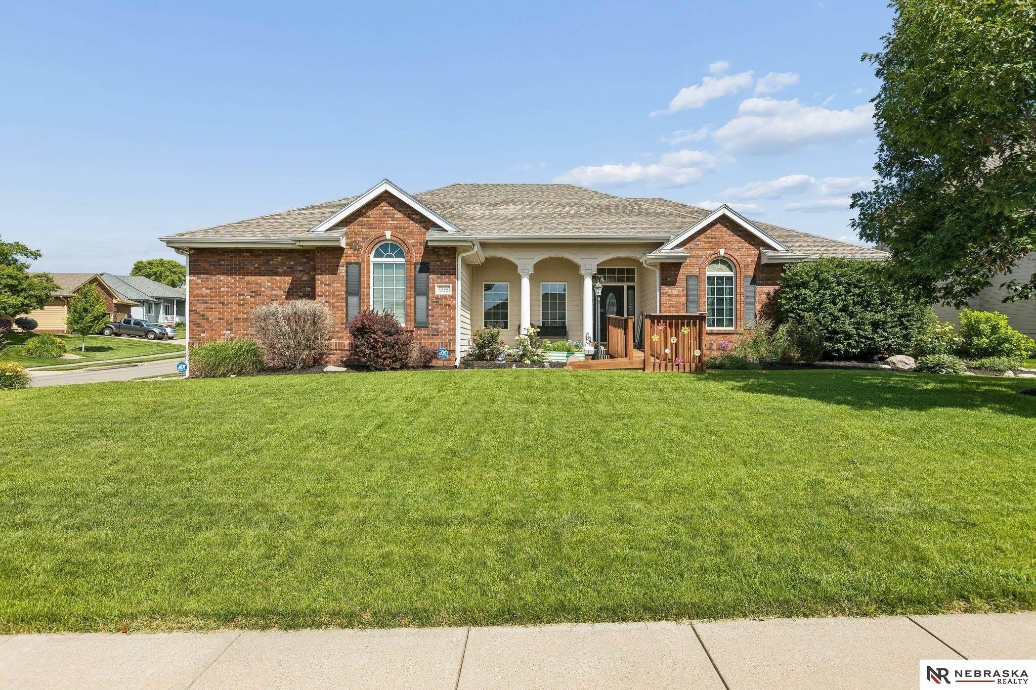 Single Family 5BR 4BA - 7513 S 95th Street, La Vista, NE