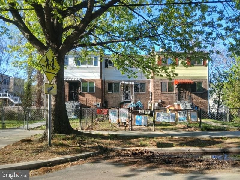 Single Family 4BR 2BA - 5814 CLAY ST NE, WASHINGTON, DC