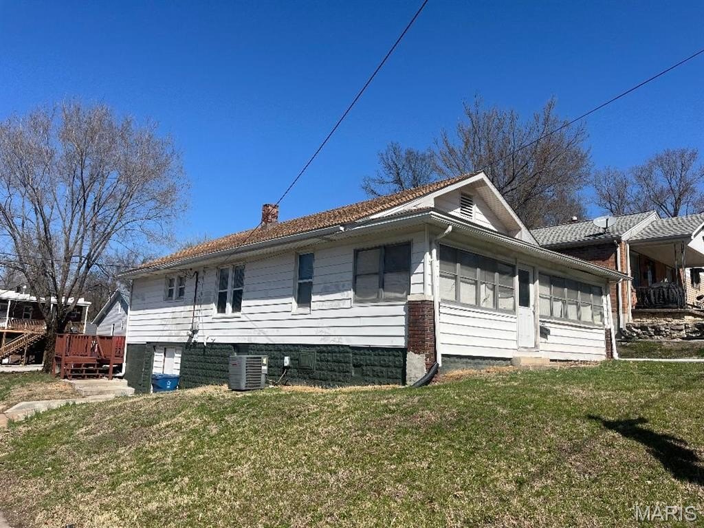 Single Family 3BR 1BA - 1000 Marie Avenue, Alton, IL