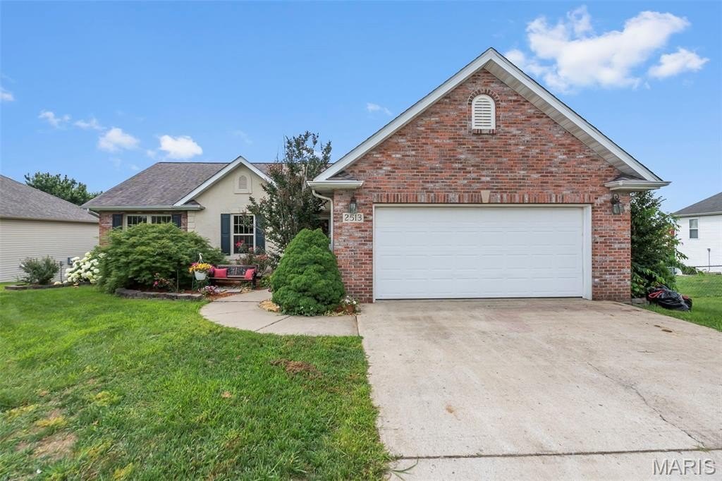 Single Family 3BR 3BA - 2513 Ridgeway Drive, Jackson, MO