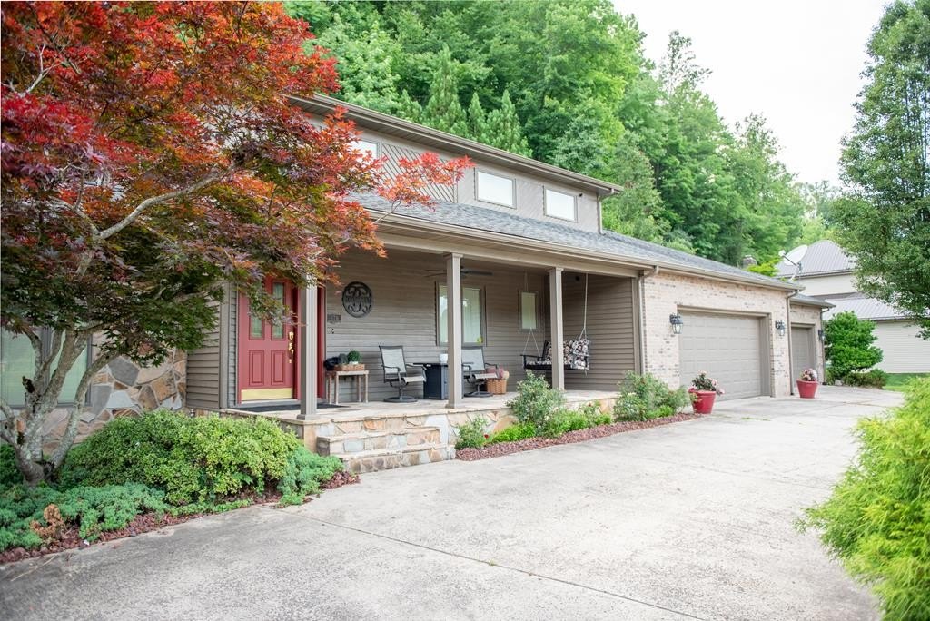 Single Family 5BR 4BA - 170 Meadowview Lane, Pikeville, KY
