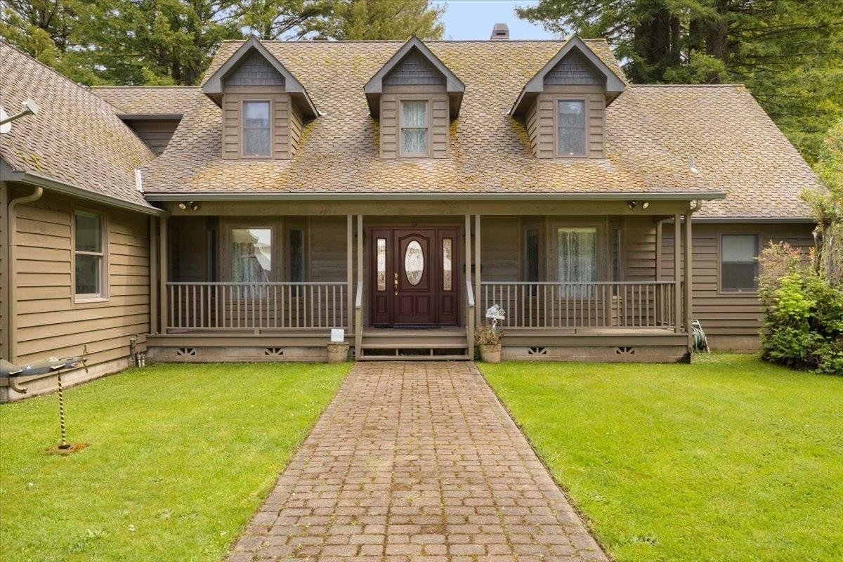 Single Family 4BR 4BA - 7001 N Highway 101, Crescent City, CA